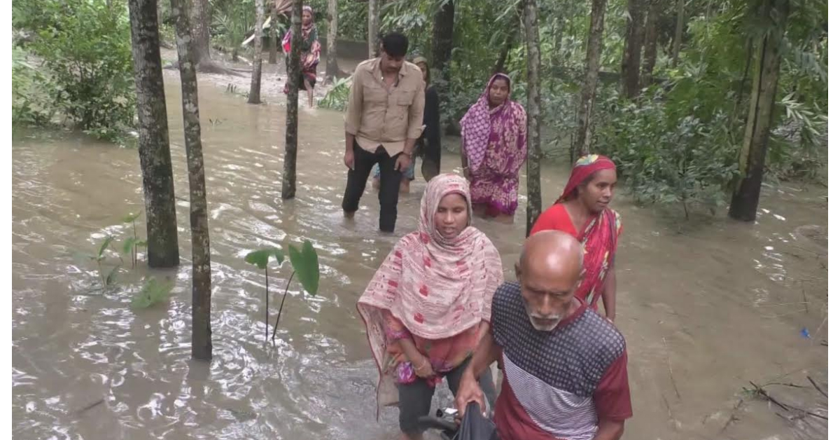 কুমারখালীতে পানি নিষ্কাশনের ব্যবস্থা না থাকায় শতাধিক তাঁতি পরিবার পানিবন্দী