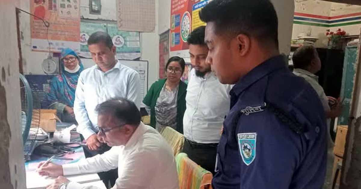 রংপুর জেলা প্রশাসক মহোদয়ের চেংমারী কমিউনিটি ক্লিনিক পরিদর্শন