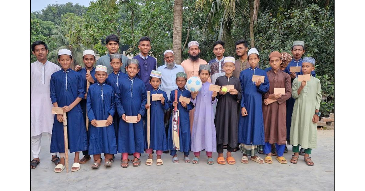 যশোরে “মানুষের পাশে আমরা সংগঠন” এর পক্ষ থেকে এতিমের মাঝে ঈদ উপহার বিতরণ